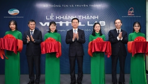 Bộ trưởng Nguyễn Mạnh Hùng: Phòng Lab mạng di động 4G kết nối giữa doanh nghiệp với trường đại học